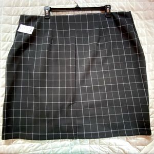 LEVRI Skirt 3X Black/Fine White Plaid [poly/spandex] Pull On style NWT